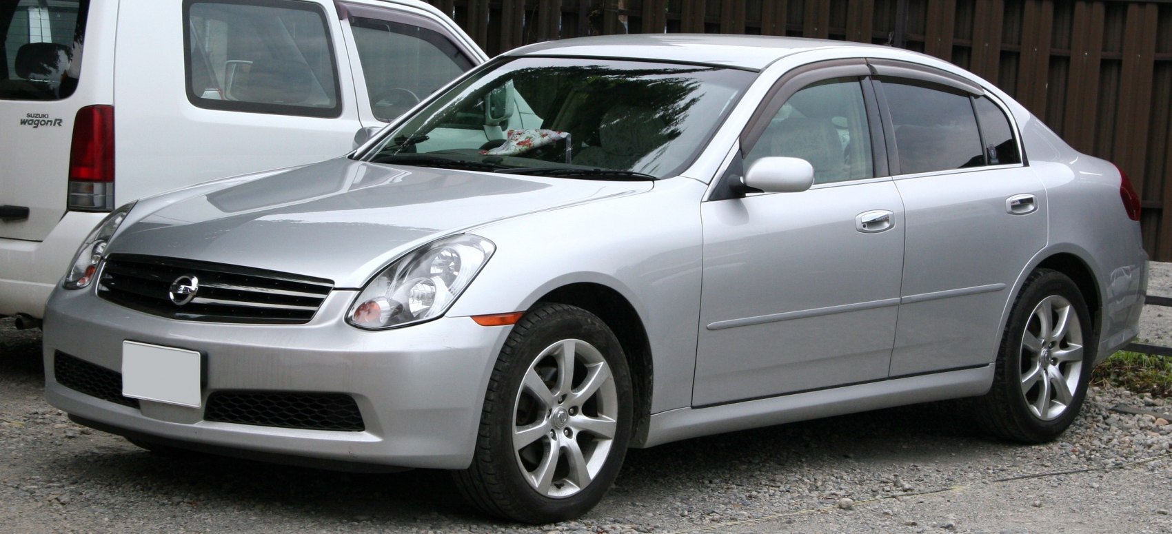 Nissan Skyline 2.5 i V6 24V GT (215 Hp)