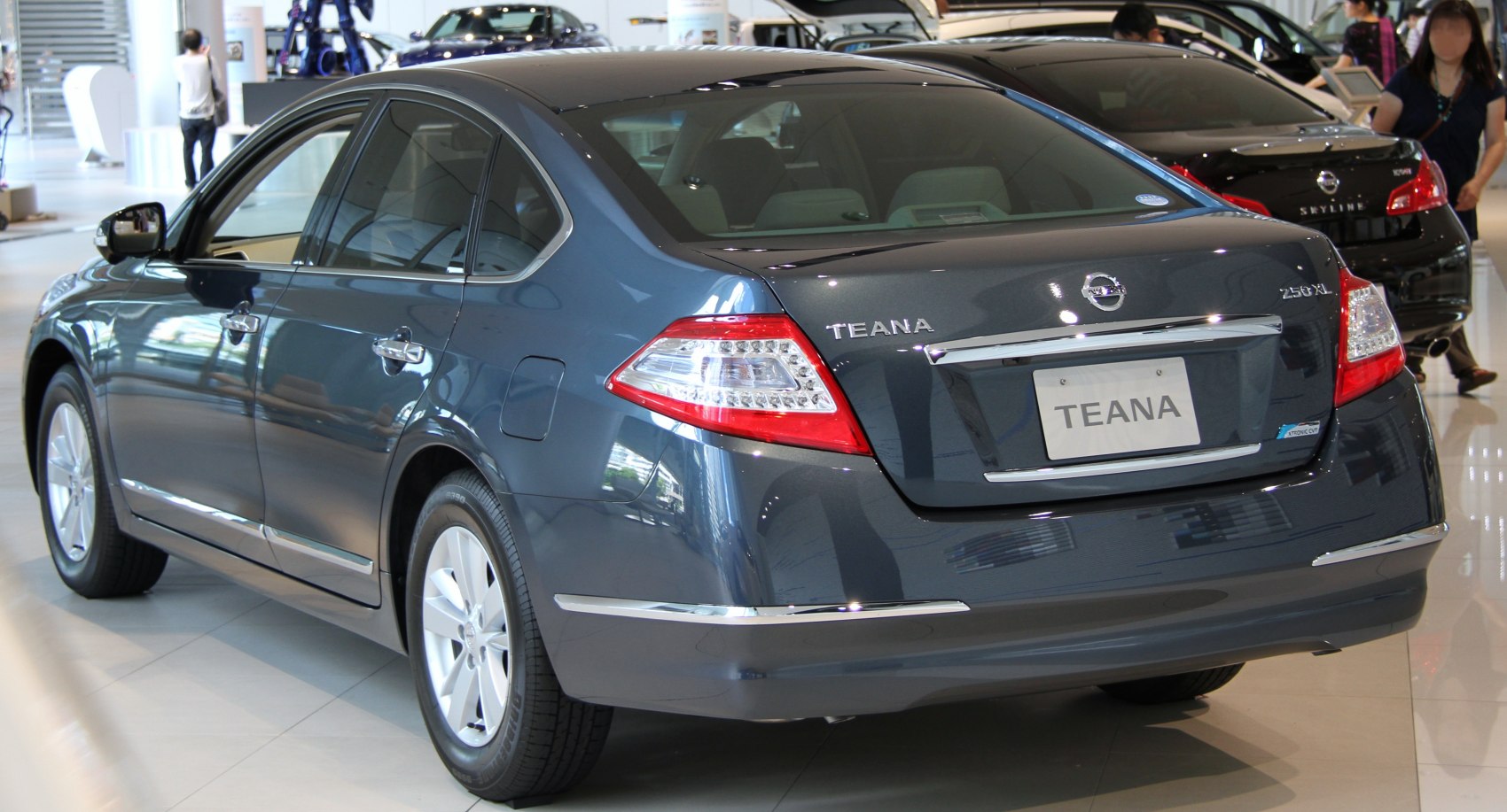 Nissan Teana 2.5i V6 24V (182 Hp)