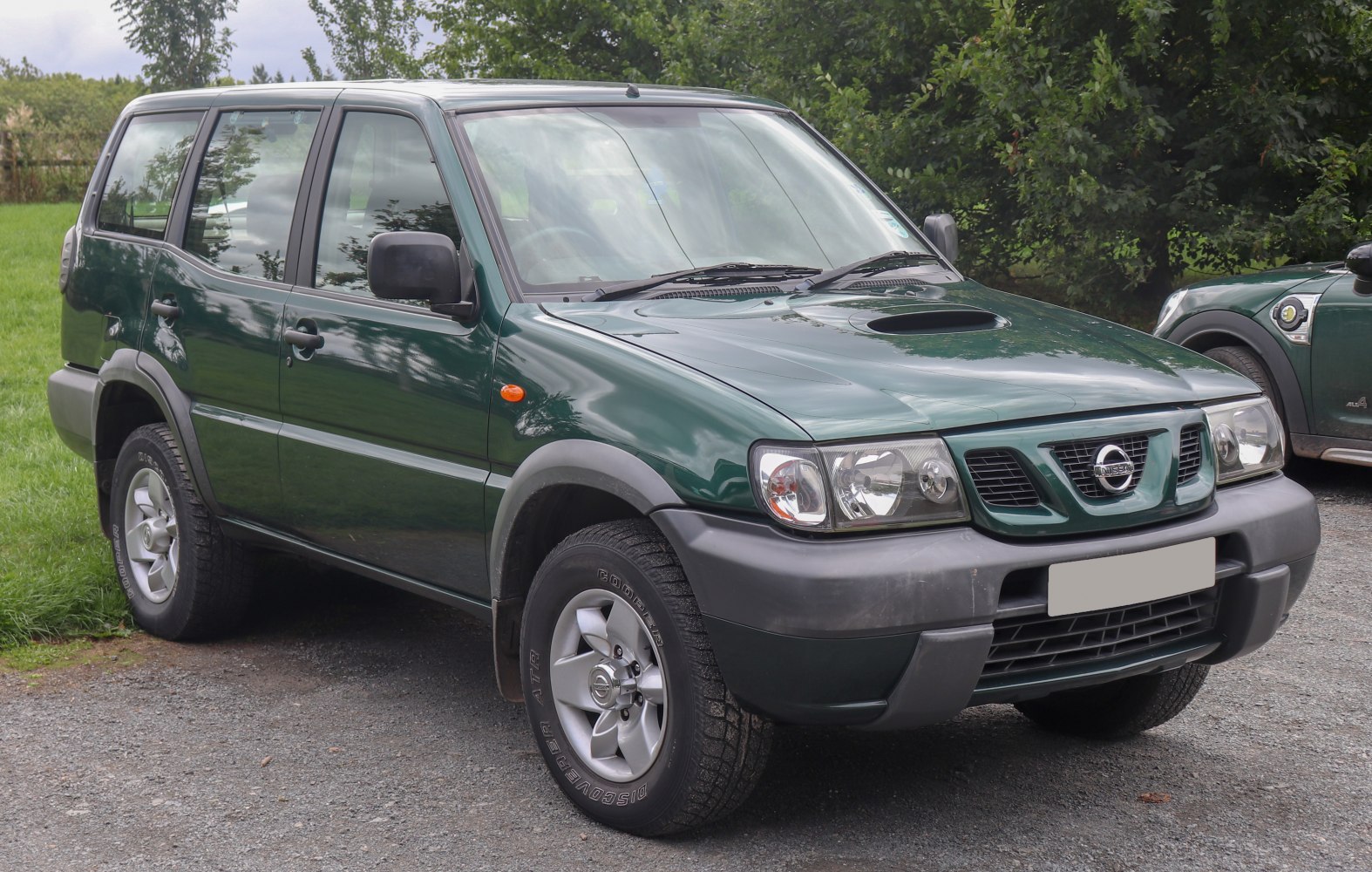 Nissan Terrano 2.4 i 12V (5 dr) (118 Hp)