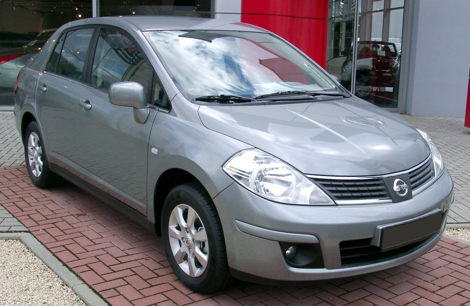 Nissan Tiida 1.8i (126 Hp)