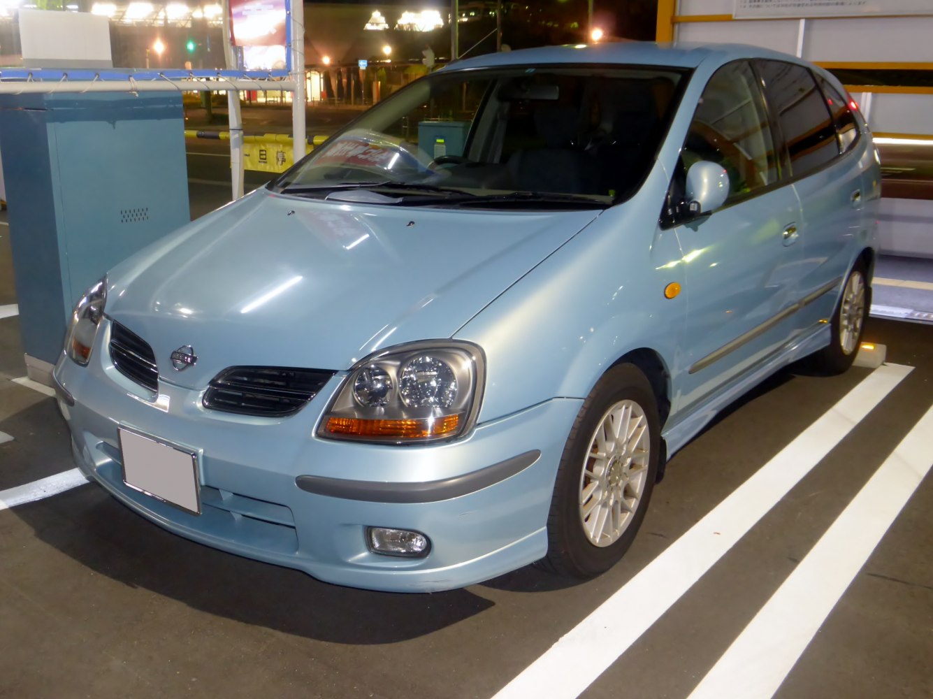 Nissan Tino 1.5 i 16V (105 Hp) Automatic