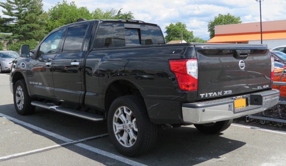 Nissan Titan 5.6 V8 (390 Hp) 4WD Automatic