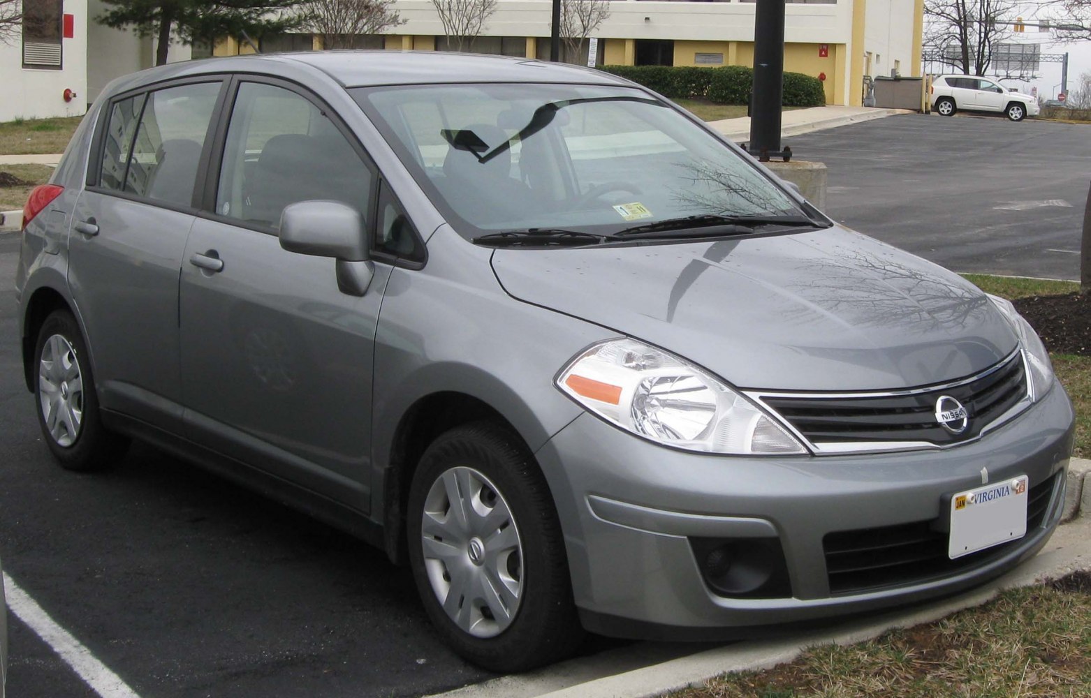 Nissan Versa 1.8 (122 Hp)