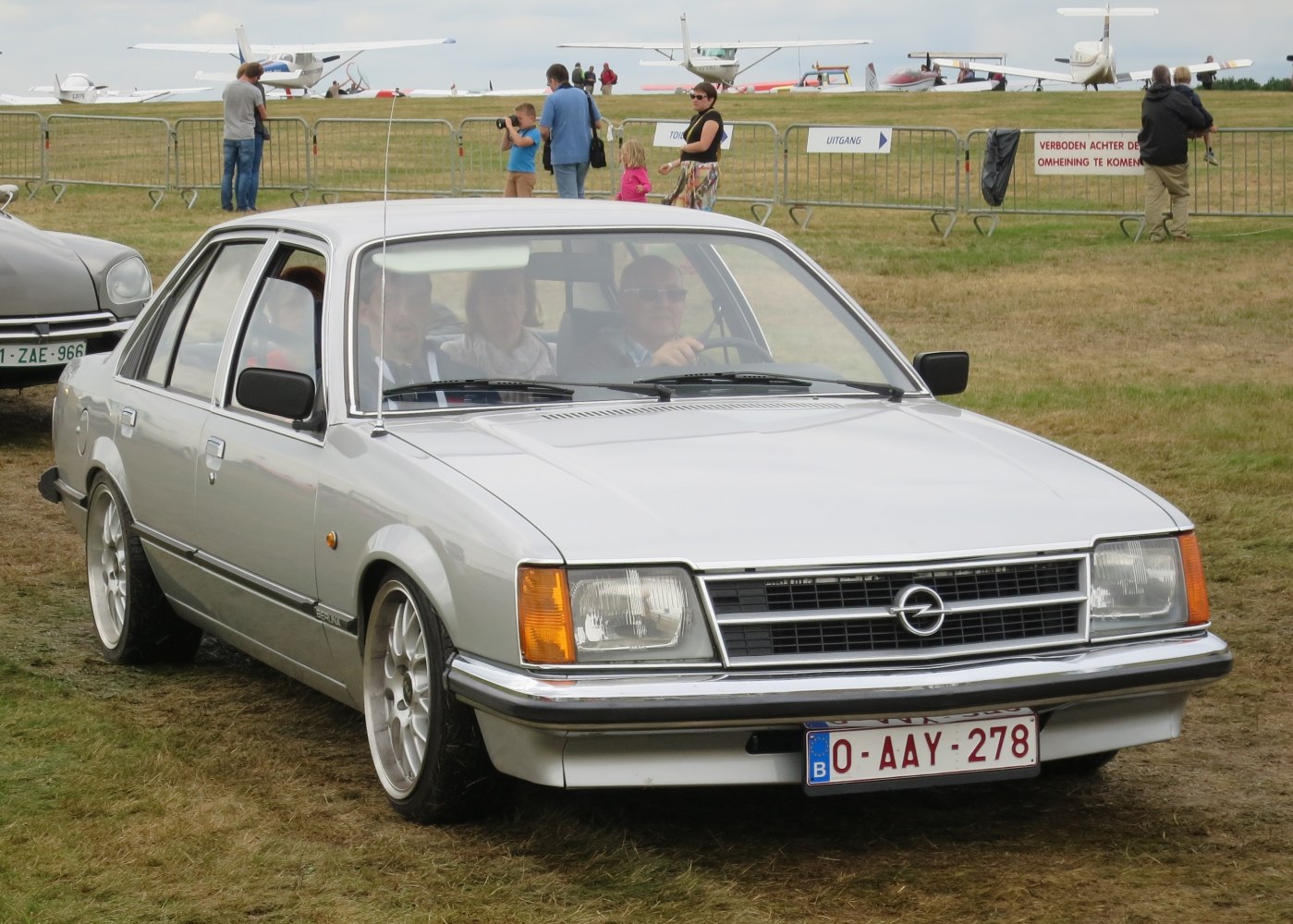 Opel Commodore 2.5 E (130 Hp) Automatic