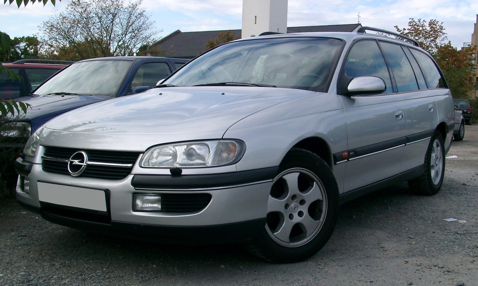 Opel Omega 2.0i (116 Hp)