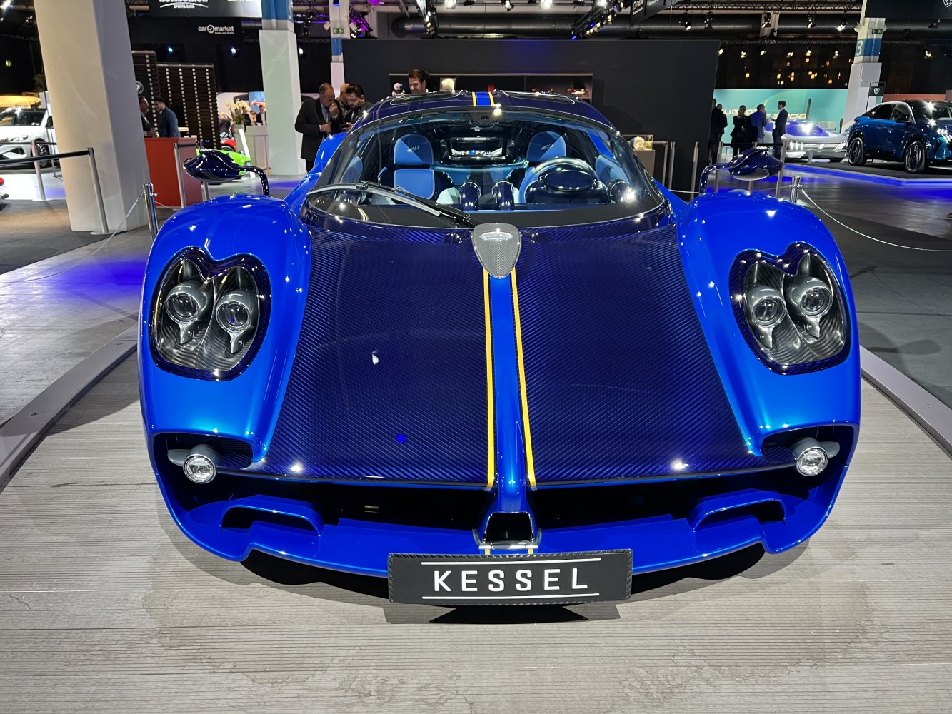 Pagani Utopia 6.0 V12 (864 Hp)