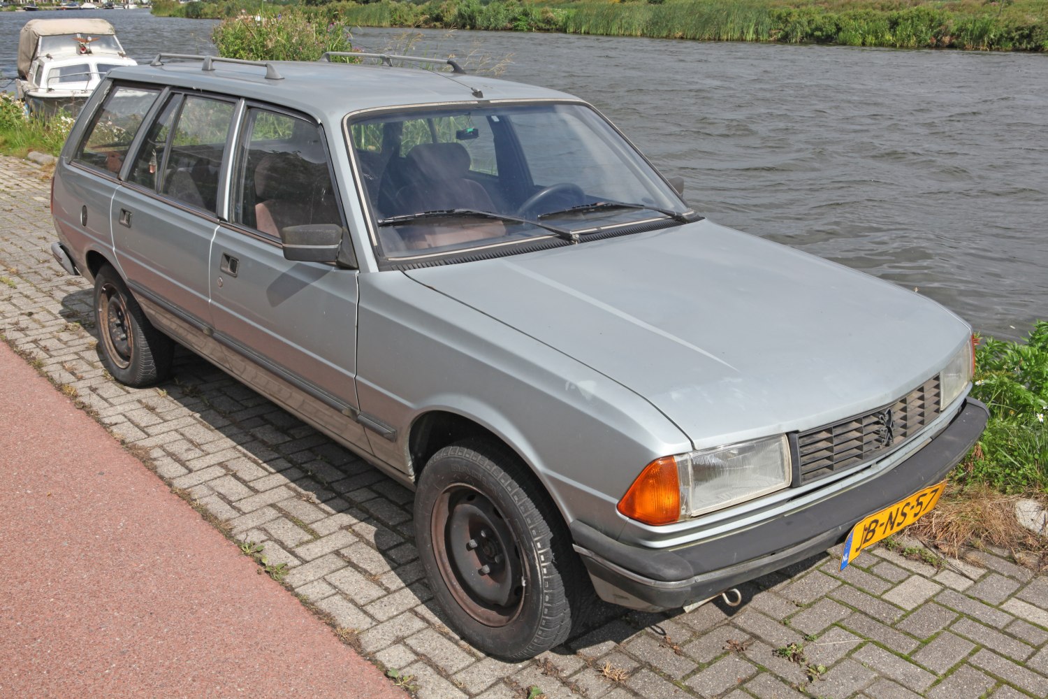 Peugeot 305 1.9 (102 Hp)