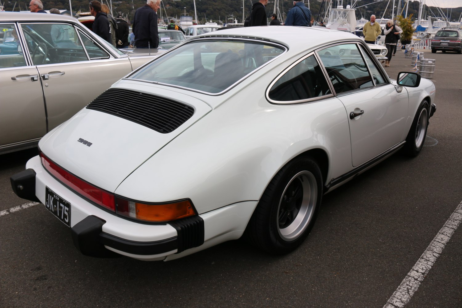 Porsche 911 3.2 Carrera (231 Hp)