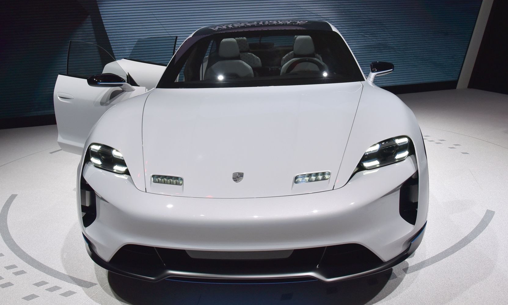 Porsche Mission E (600 Hp) AWD