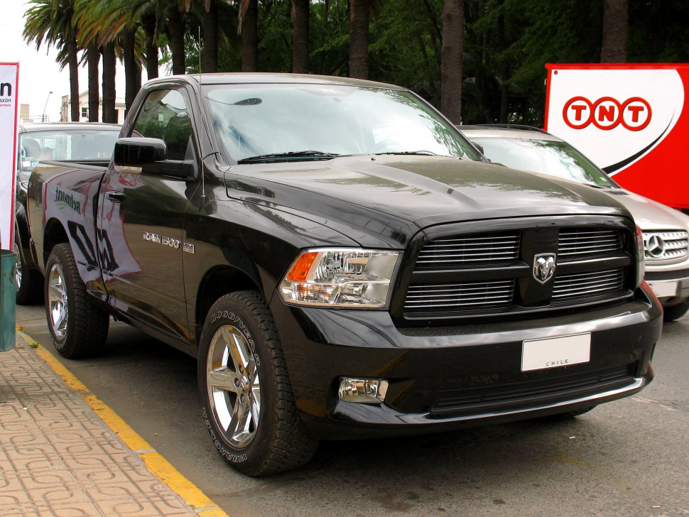 RAM 1500 5.7 Hemi V8 (390 Hp) 4x4 Automatic