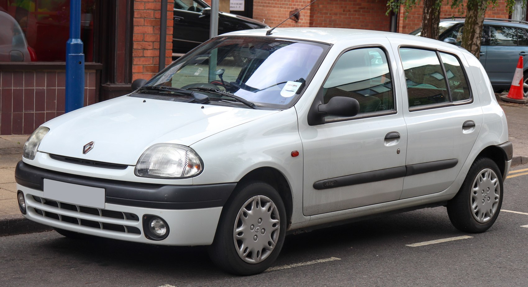 Renault Clio 1.4 (75 Hp) Automatic