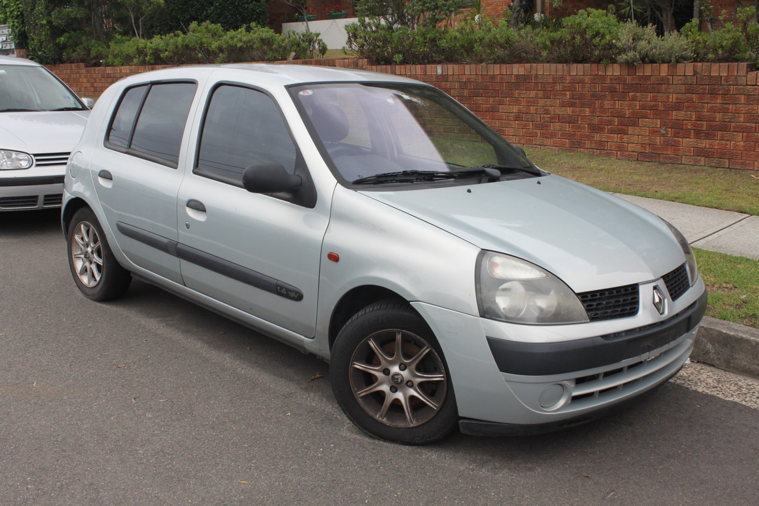 Renault Clio 1.4 16V (98 Hp) Automatic