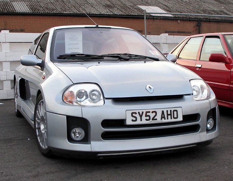 Renault Clio 3.0 V6 (226 Hp)