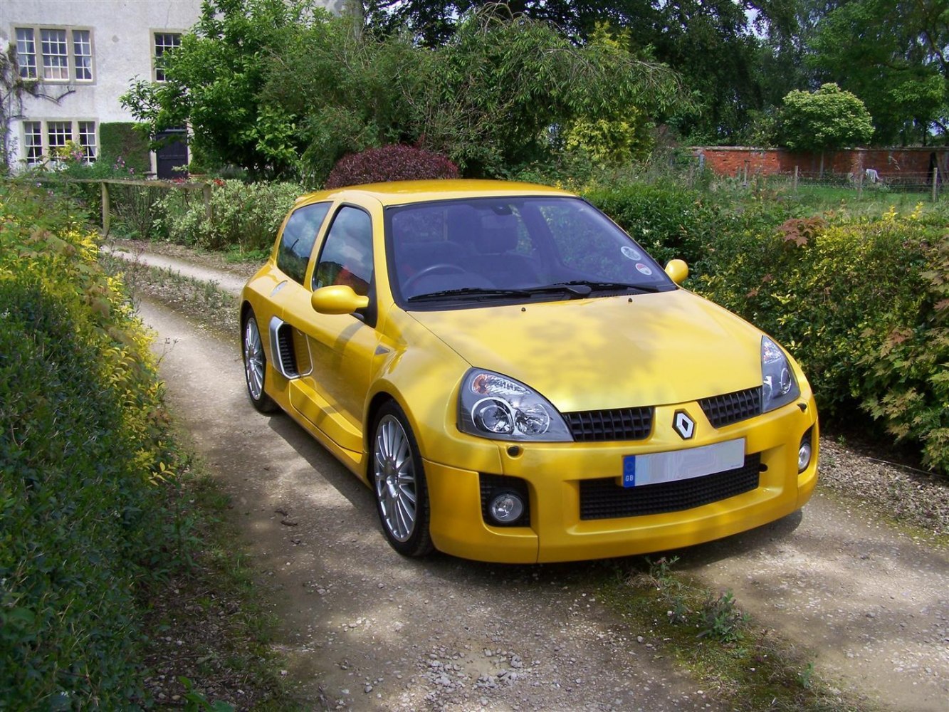 Renault Clio 3.0i V6 24V (254 Hp)