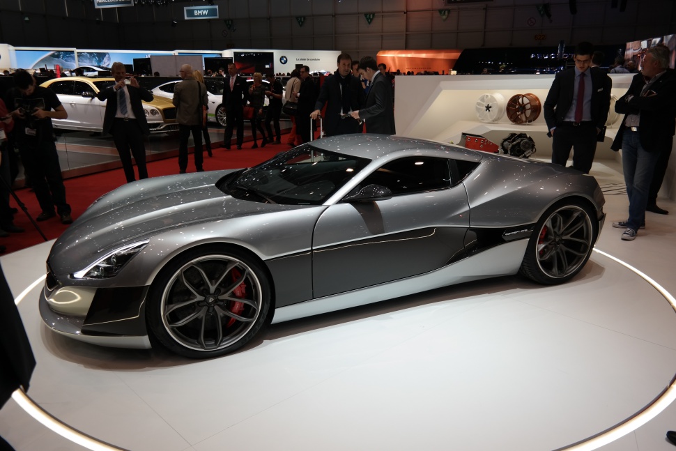 Rimac One 90 kWh (1224 Hp) AWD CVT