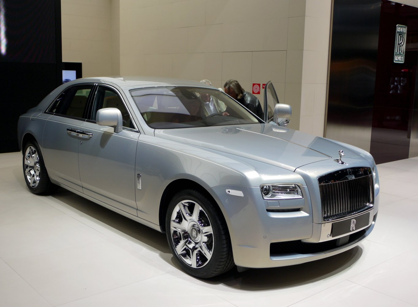 Rolls-Royce Ghost 6.6 V12 48V (570 Hp)