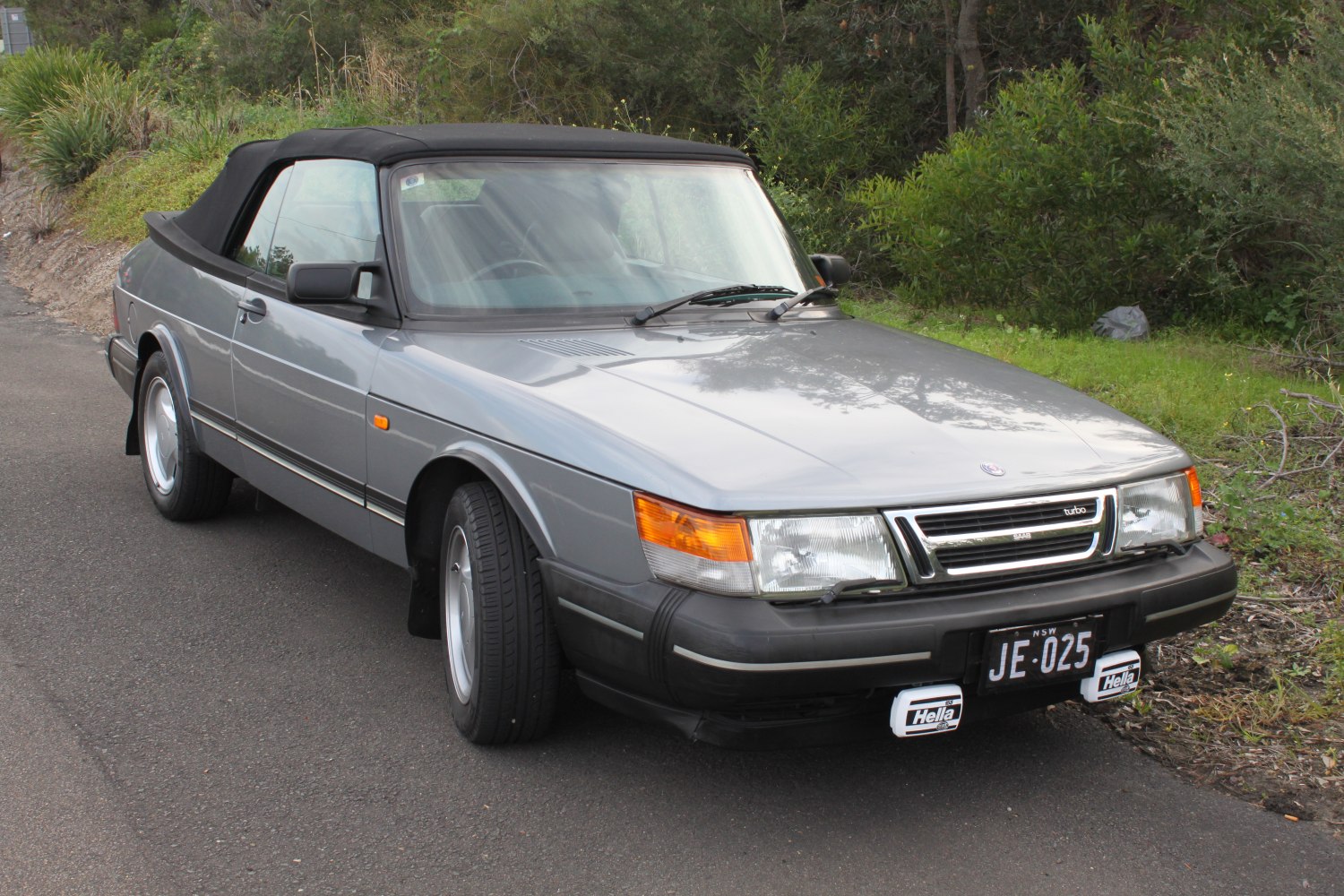 Saab 900