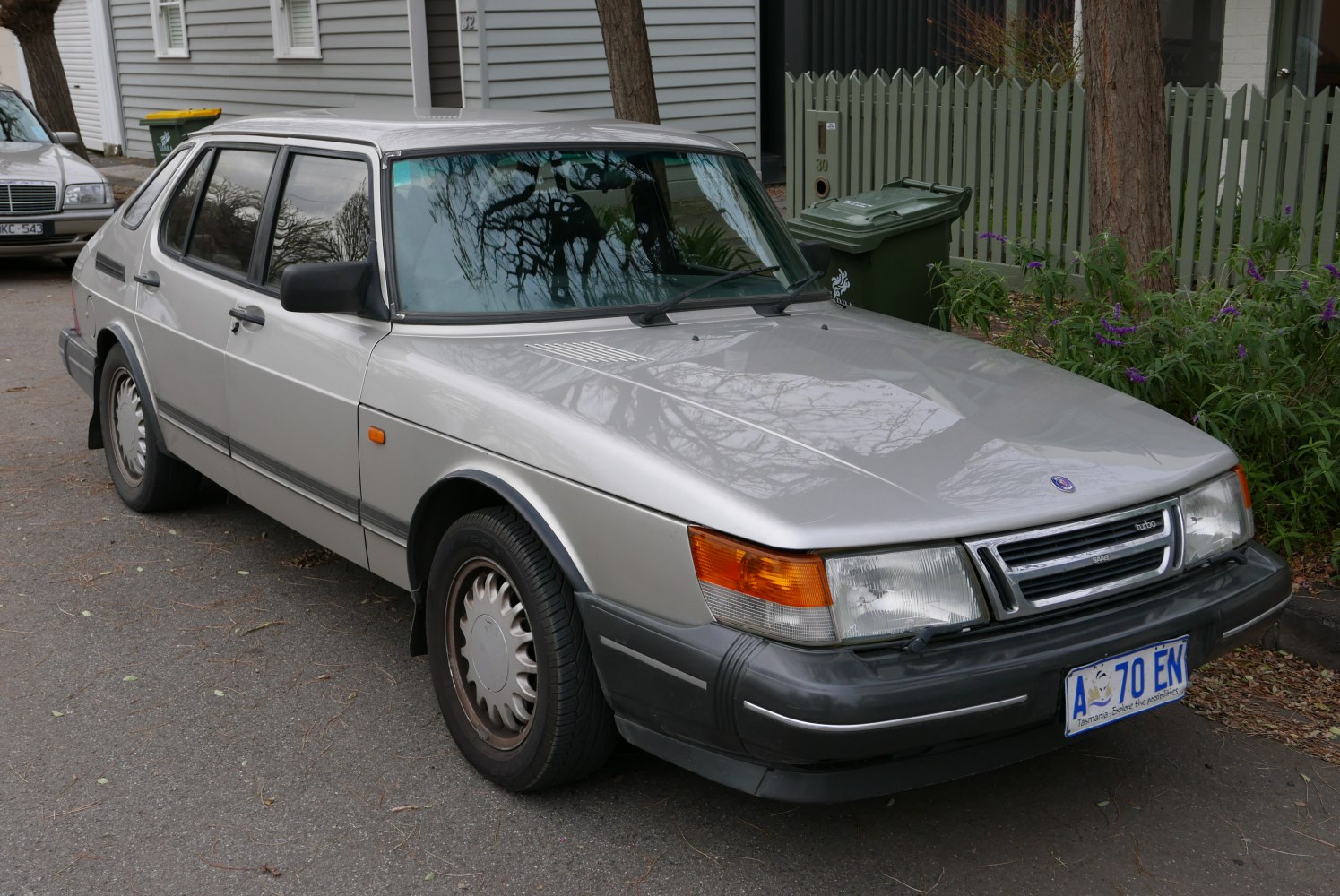 Saab 900