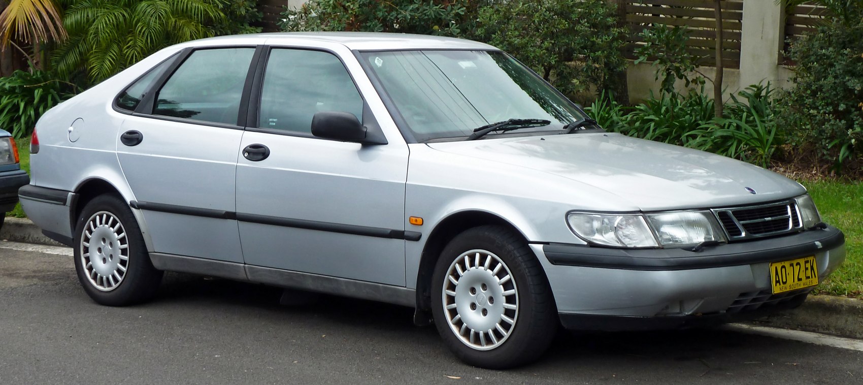 Saab 900