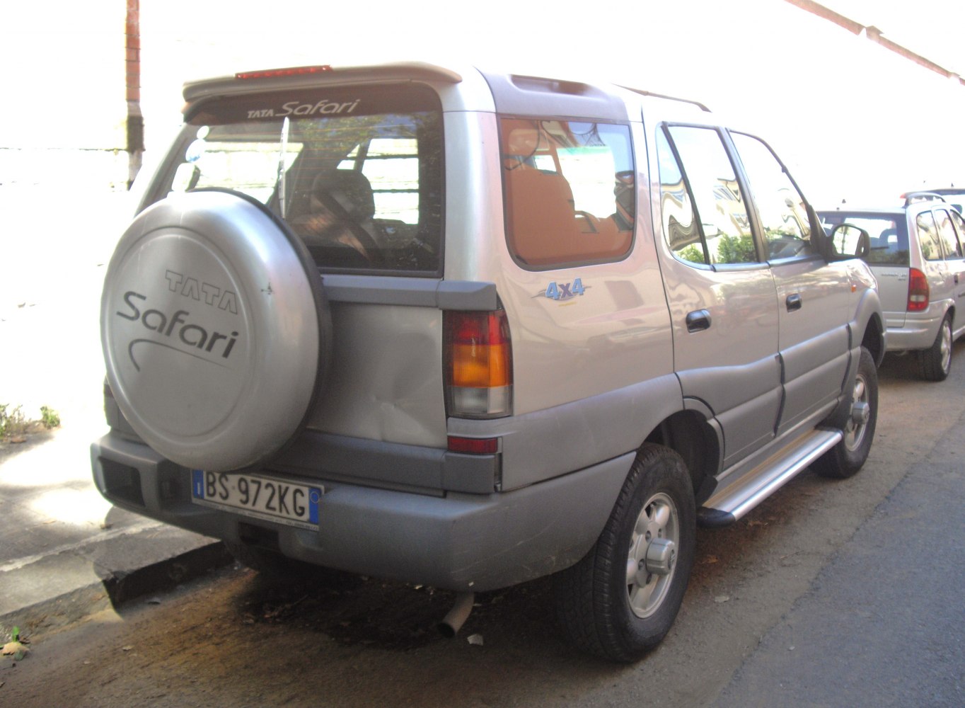 Tata Safari 1.9 i 16V (137 Hp)