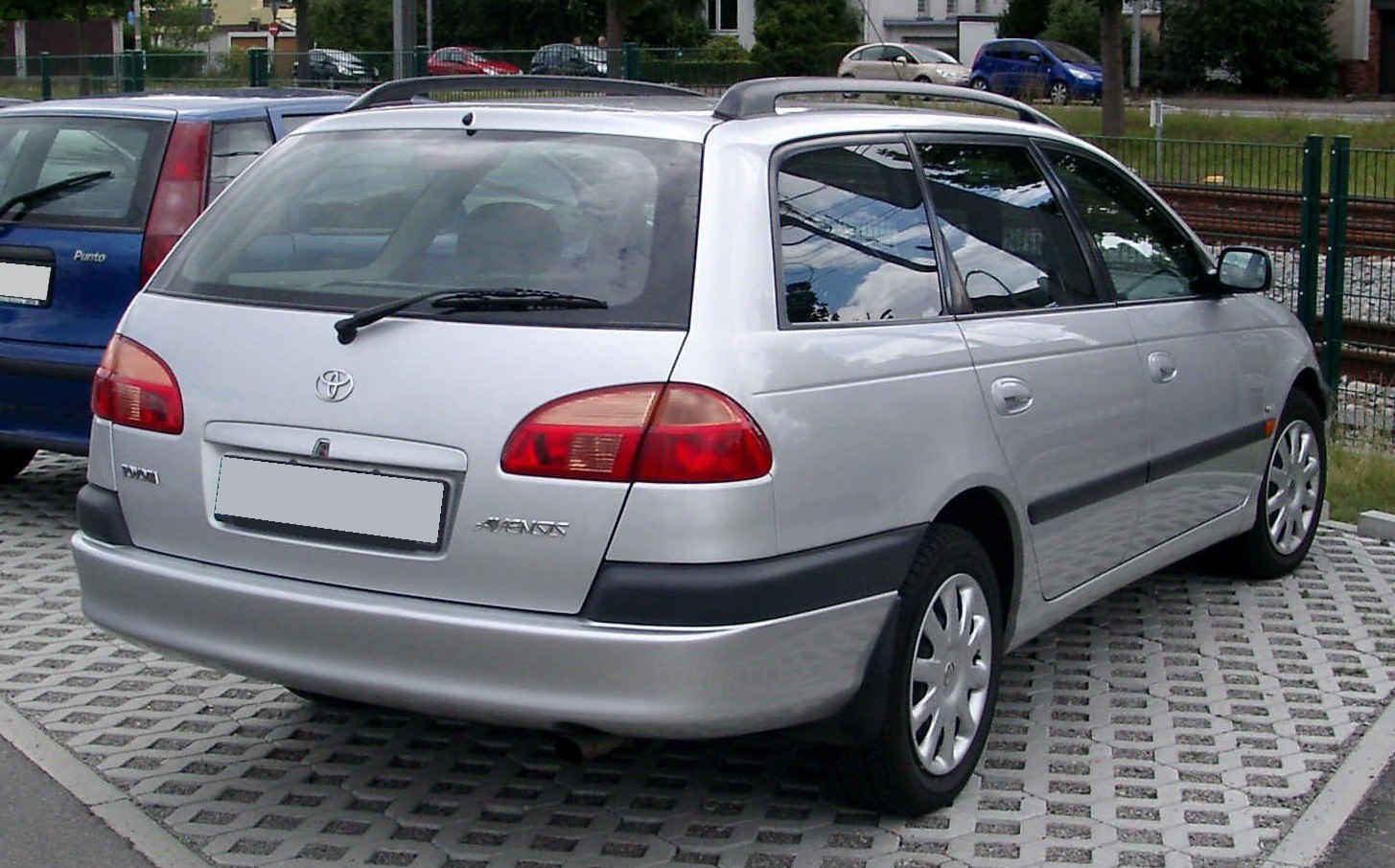 Toyota Avensis 2.0 (128 Hp)