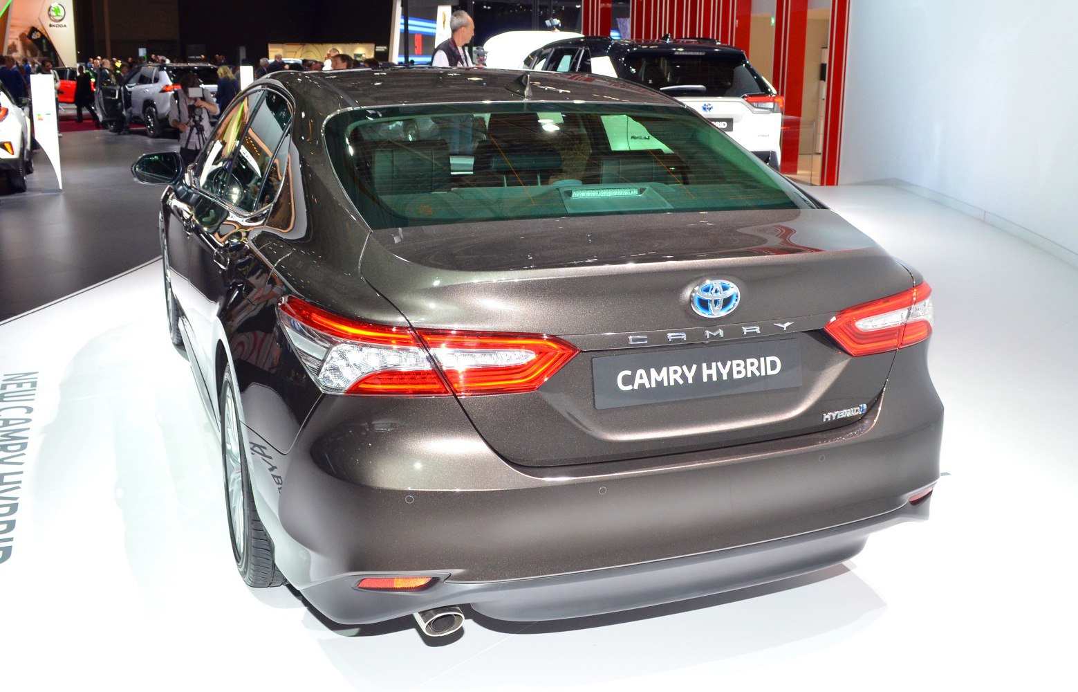 Toyota Camry 2.5 (218 Hp) Hybrid e-CVT