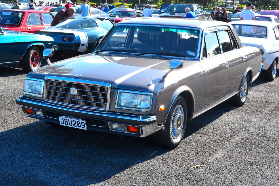 Toyota Century 4.0 i (165 Hp)