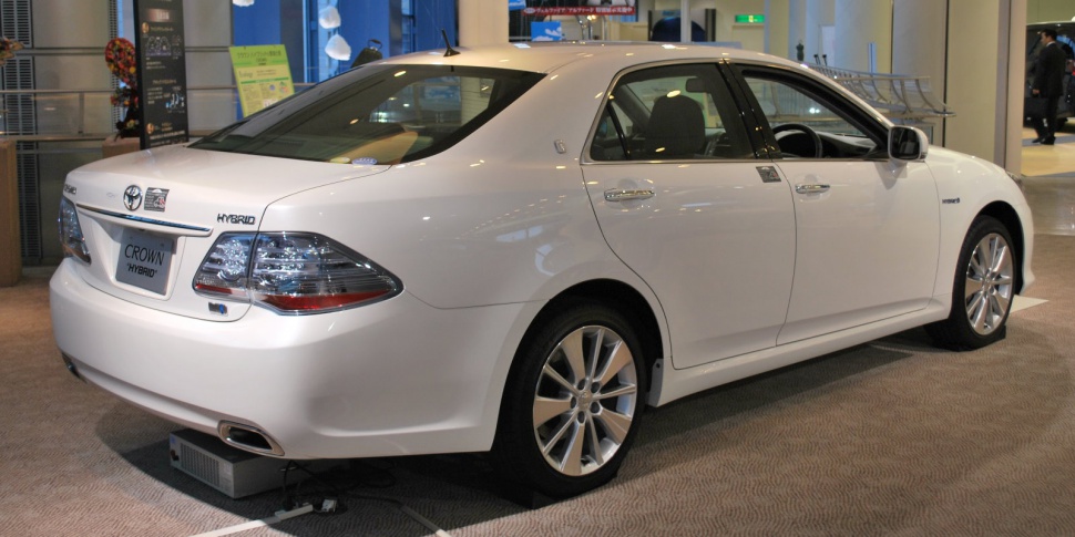 Toyota Crown 3.5 V6 24V (296+200 Hp) Hybrid e-CVT