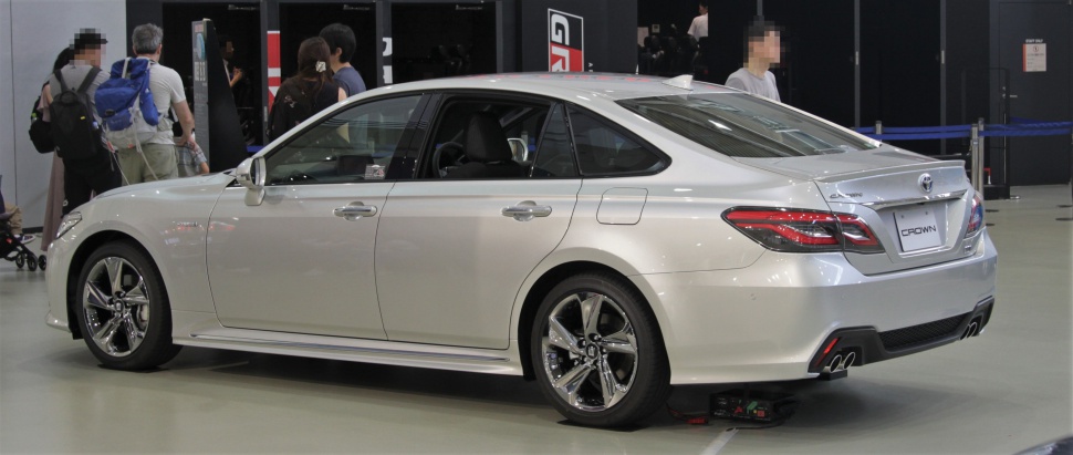 Toyota Crown 2.5 (226 Hp) Hybrid e-CVT