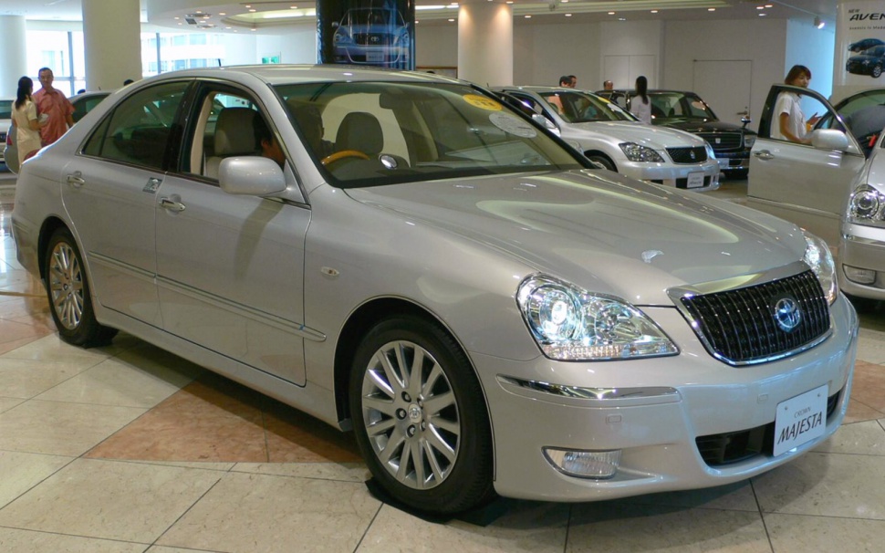 Toyota Crown Majesta 4.3 i-Four V8 32V (280 Hp) 4x4 Automatic