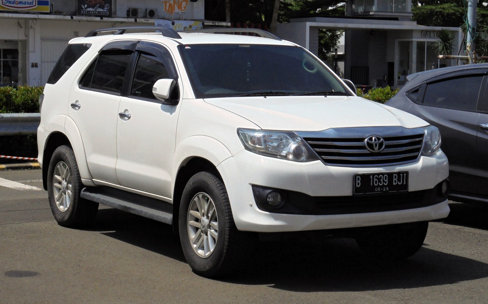 Toyota Fortuner 2.5 D-4D (144 Hp)