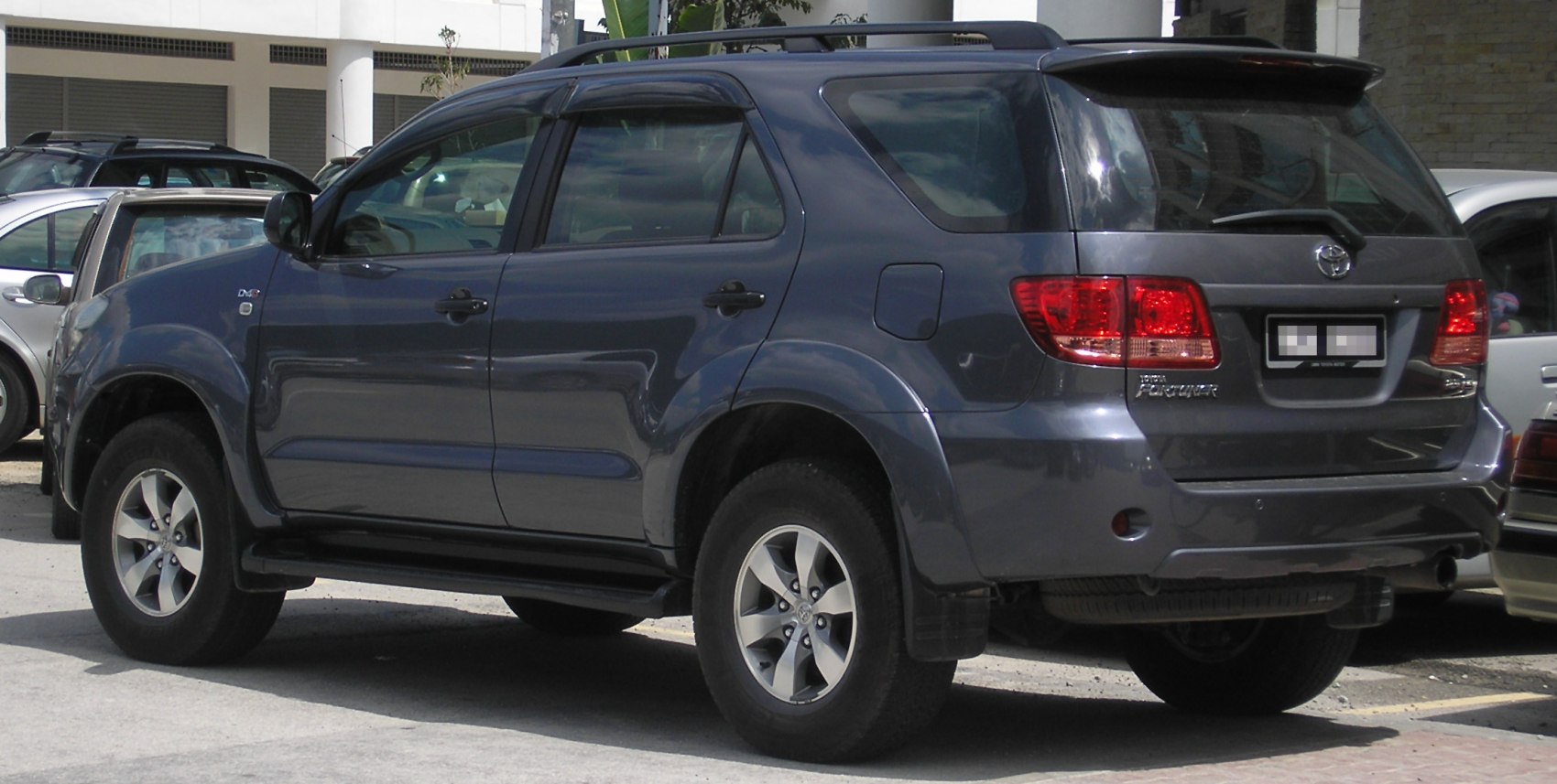 Toyota Fortuner 2.7 G (118 Hp) Automatic