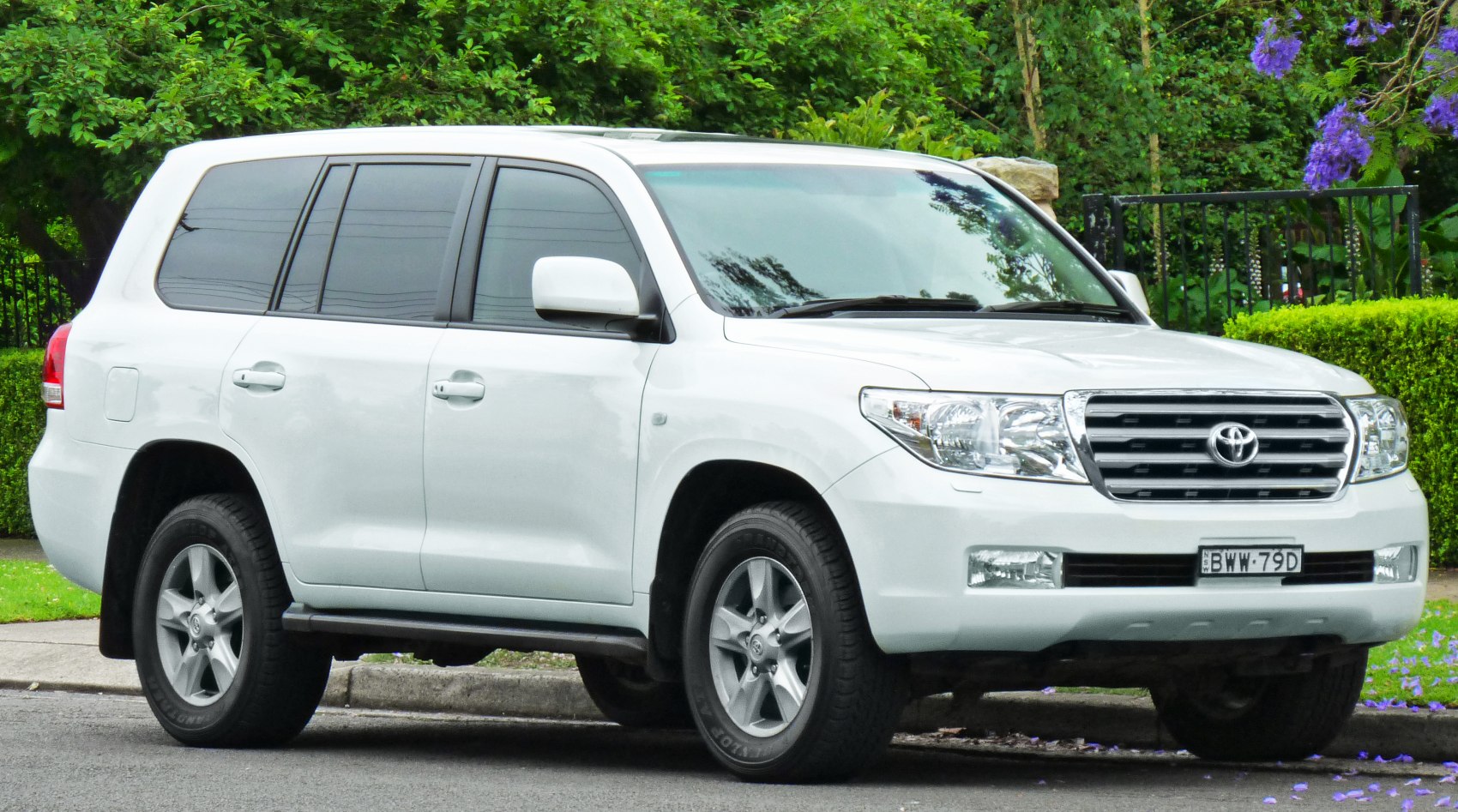 Toyota Land Cruiser 5.7 V8 (381 Hp) 4x4 ECT-i