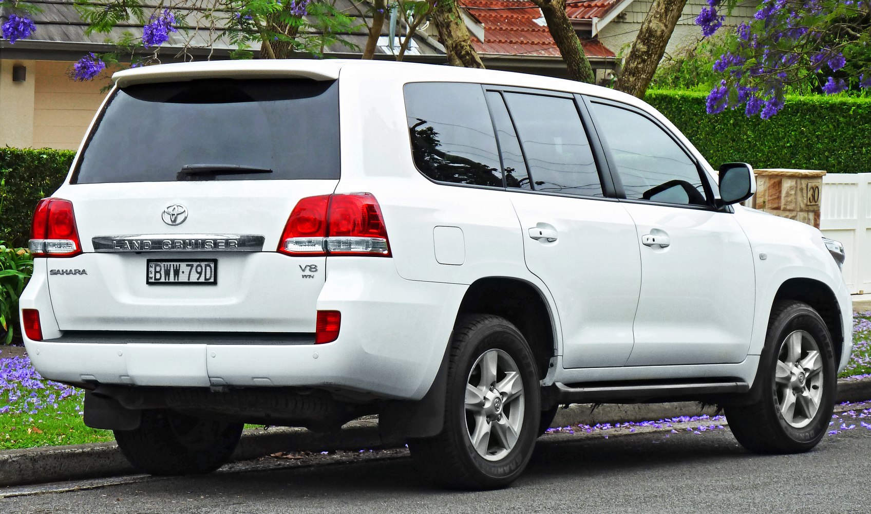 Toyota Land Cruiser 5.7 V8 (381 Hp) 4x4 ECT-i