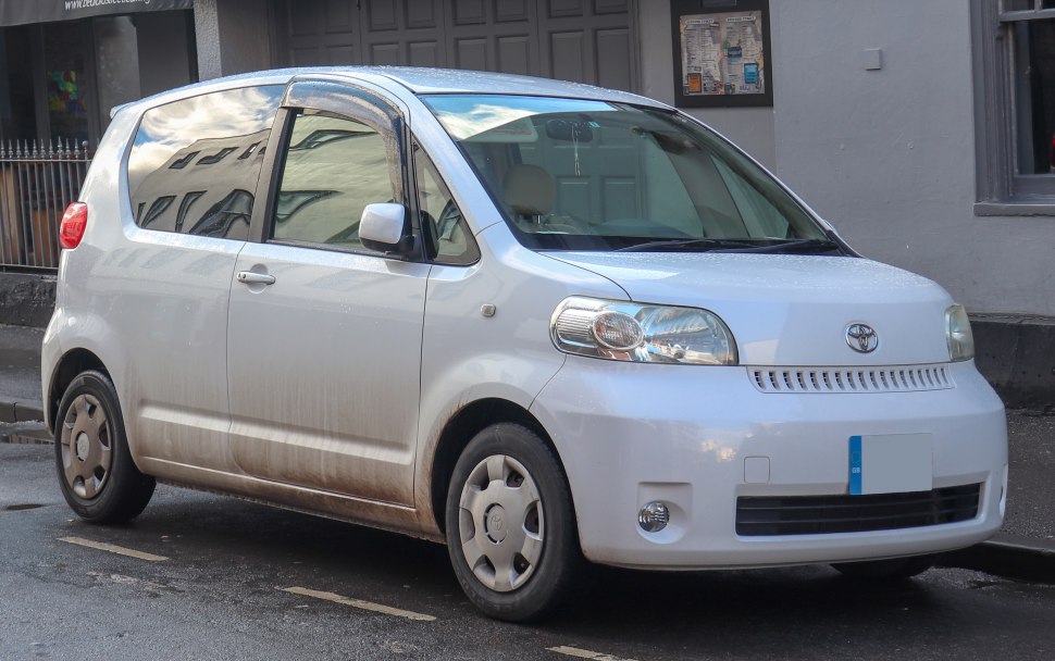 Toyota Porte 1.3i (88 Hp)