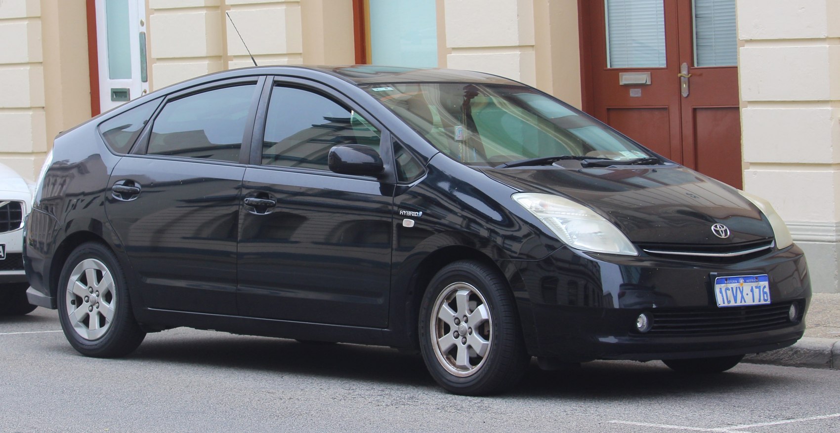 Toyota Prius 1.5 VVT-i (113 Hp) Hybrid e-CVT