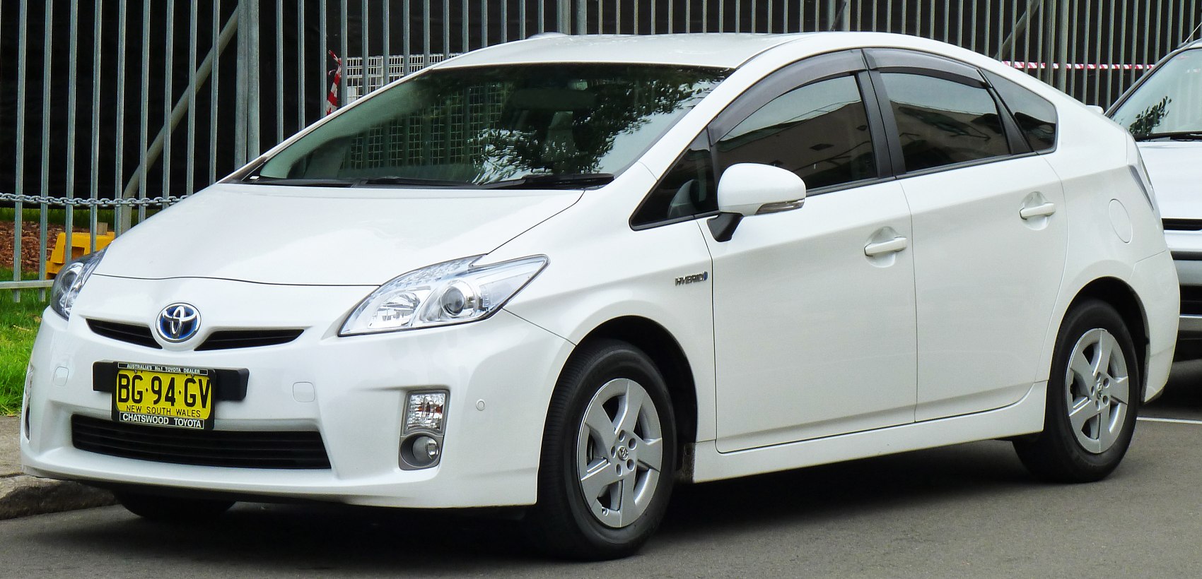 Toyota Prius 1.8 VVT-i (136 Hp) Hybrid e-CVT