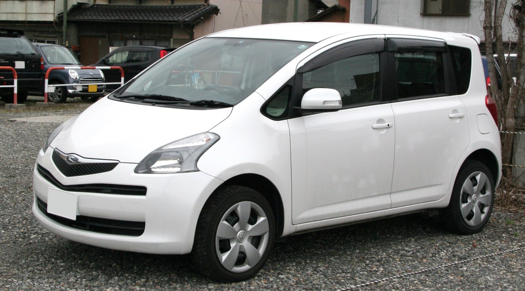 Toyota Ractis 1.3i (87 Hp)