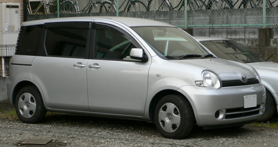 Toyota Sienta 1.5 i (110 Hp)