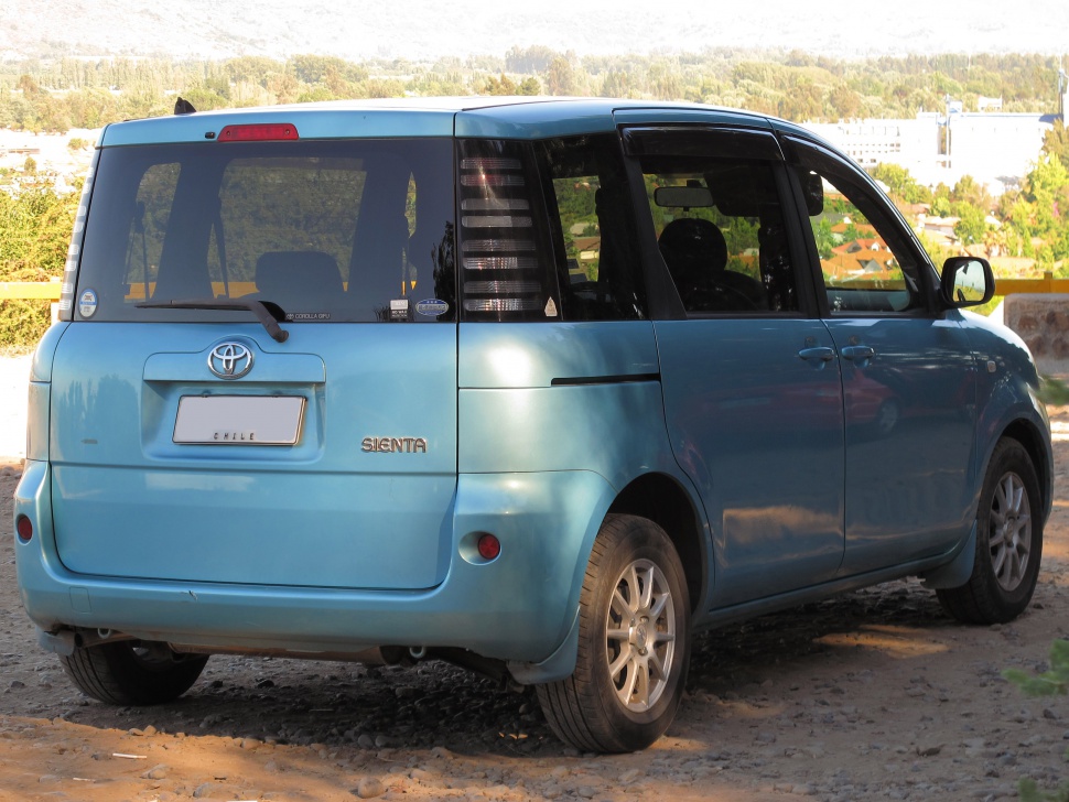 Toyota Sienta 1.5 i (110 Hp)