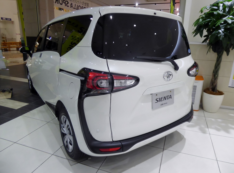 Toyota Sienta 1.5 (103 Hp) 4WD CVT-i