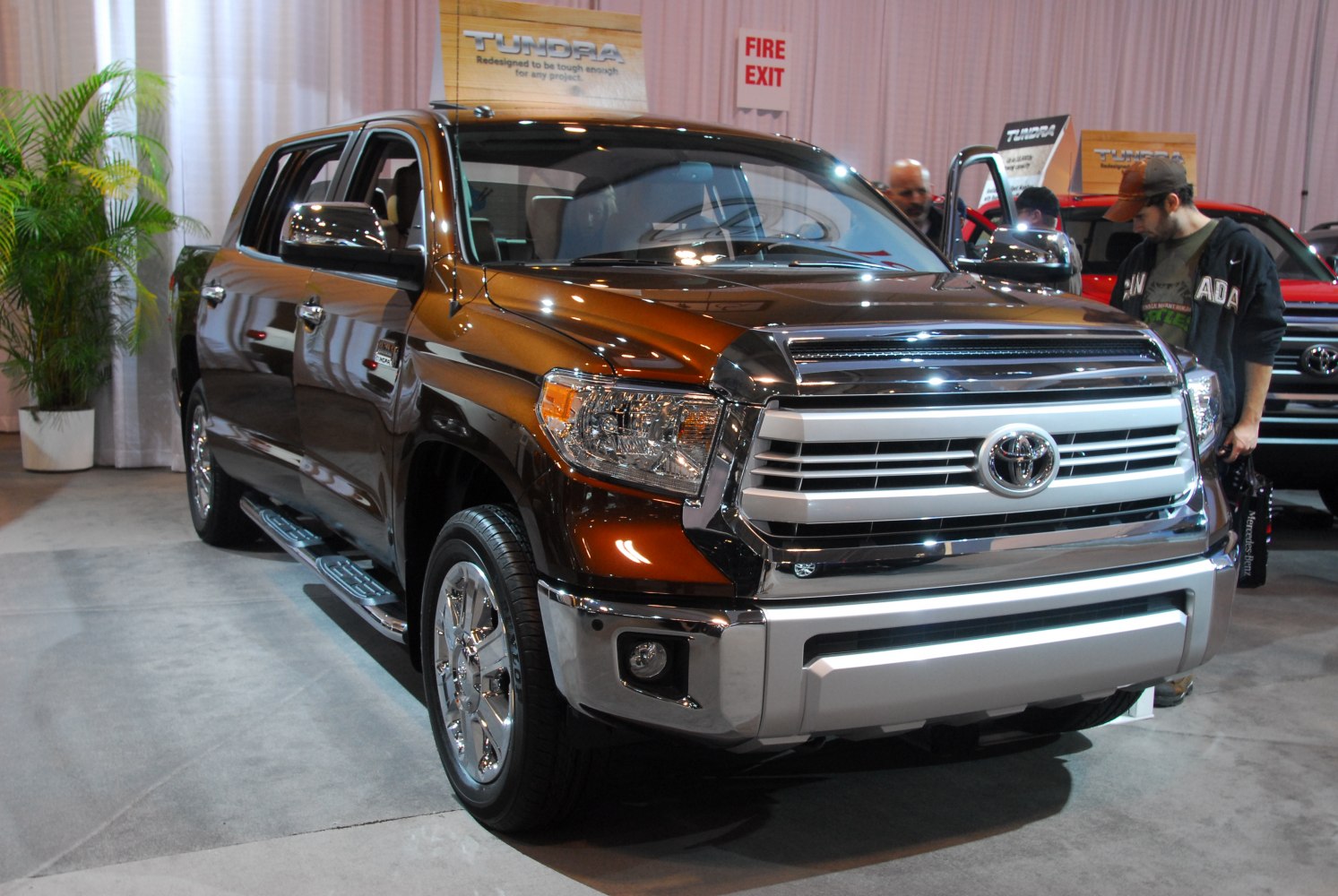 Toyota Tundra 5.7 V8 32V (381 Hp) Automatic