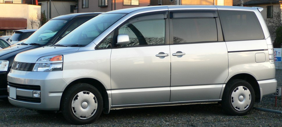 Toyota Voxy 2.0 i (156 Hp)