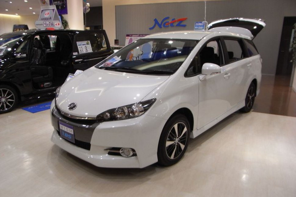 Toyota Wish 2.0i (152 Hp) CVT-i