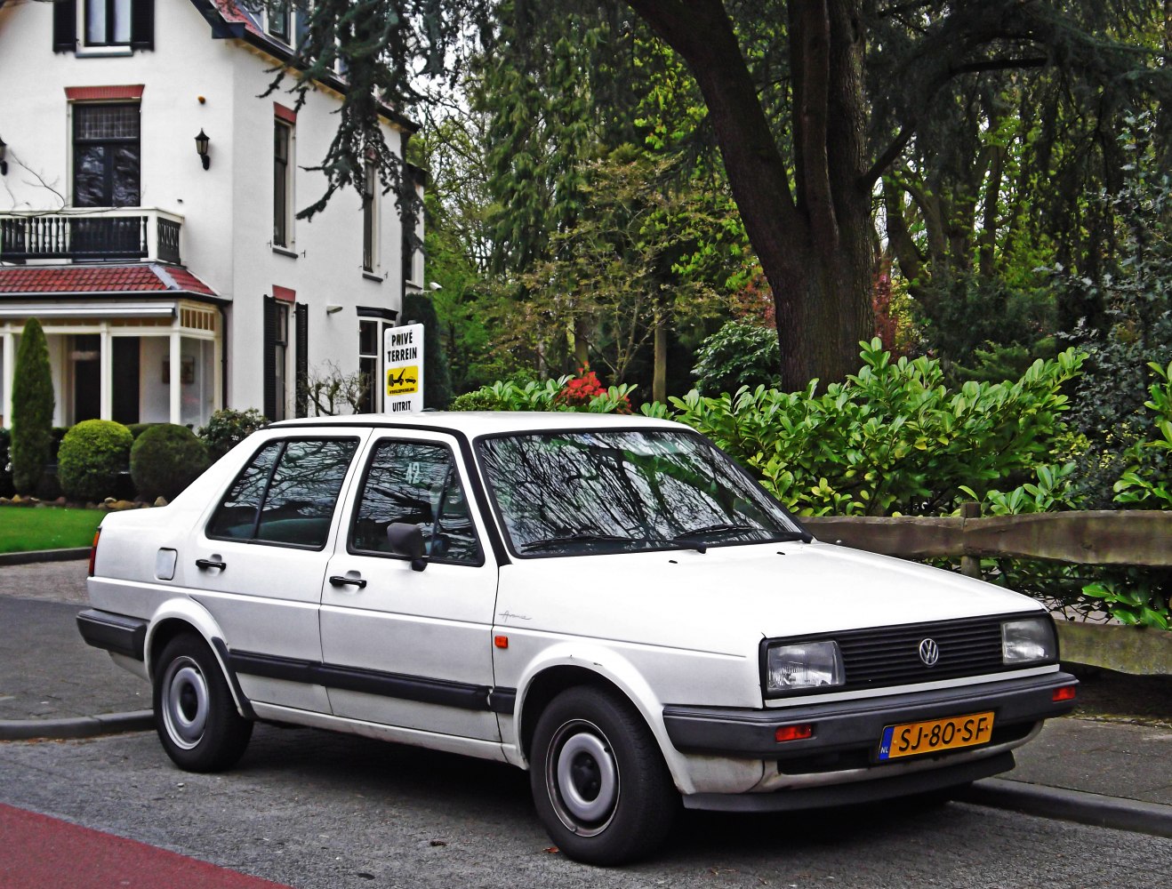 Volkswagen Jetta 1.8 (84 Hp)