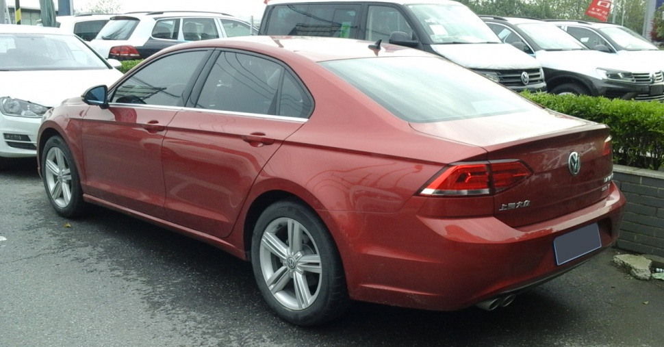 Volkswagen Lamando 230TSI (131 Hp)