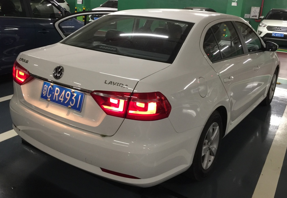 Volkswagen Lavida 230 TSI (131 Hp) DSG