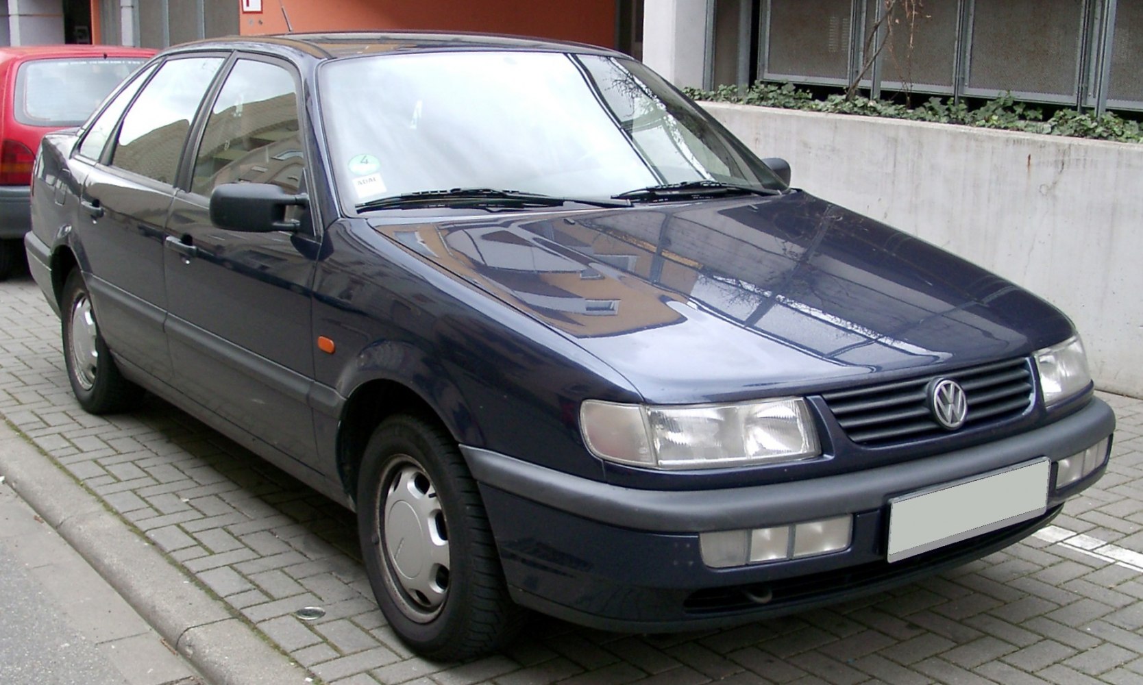 Volkswagen Passat 1.6 (100 Hp)