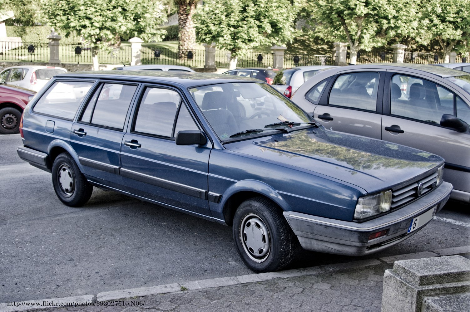 Volkswagen Passat 1.6 (70 Hp)