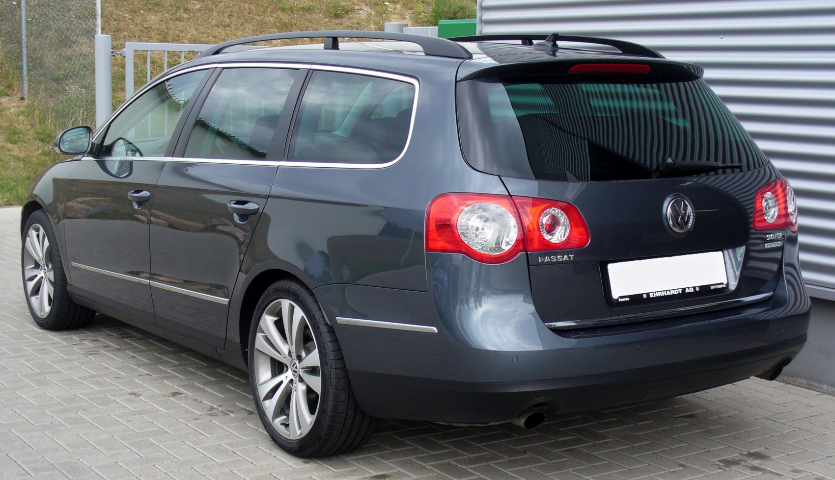 Volkswagen Passat 1.6 i (102 Hp)